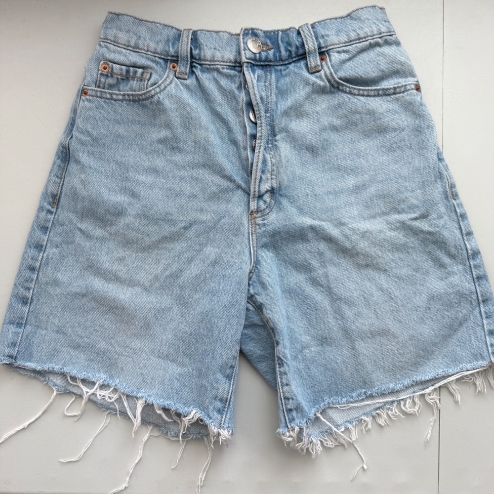 Garage Denim Light Wash High Rise Bermuda Jean Shorts Size 5 27 chic